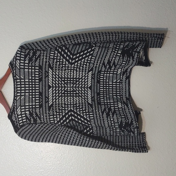SLIGHTLY USED 100% COTTON SWEATER SIZE S BLACK AND WHITE - Picture 5 of 7